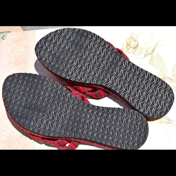 🏖Red/Brown Woven Kultura Slippers🏖 - Picture 7 of 9